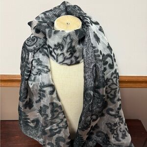 Jessica McClintock Black and Gray Patterned Scarf